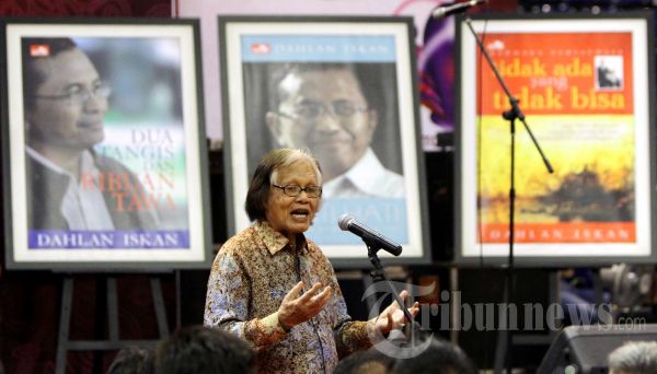 Jocob Oetama Sambut 3 Buku Dahlan Iskan