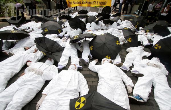 Greenpeace Peringati Satu Tahun Tragedi Fukushima