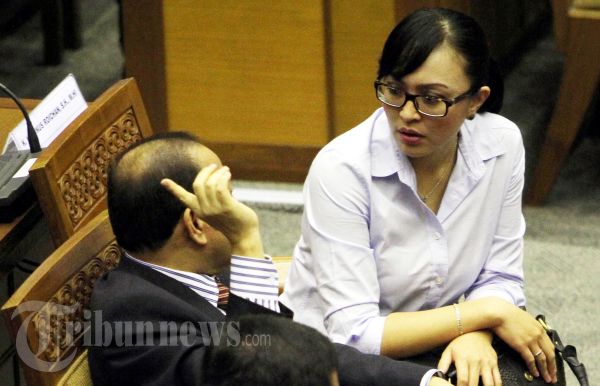 Angelina Sondakh Mengikuti Sidang Paripurna DPR