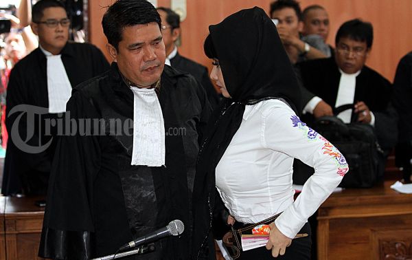 Majelis Hakim Vonis Malinda Dee 8 Tahun Penjara