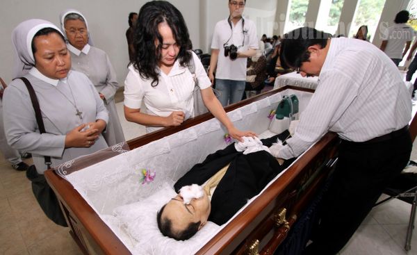 Joosje C Tatipata di Rumah Duka Oasis Lestari