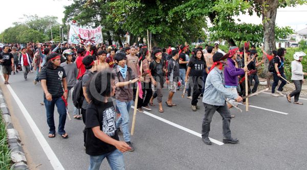 Aksi Long Mars Pemuda Daerah Tolak FPI