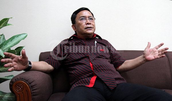 Adang Ruchiatna Politisi PDIP