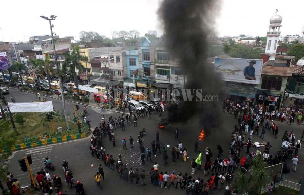 Aksi Mahasiwa Blokir Jalan
