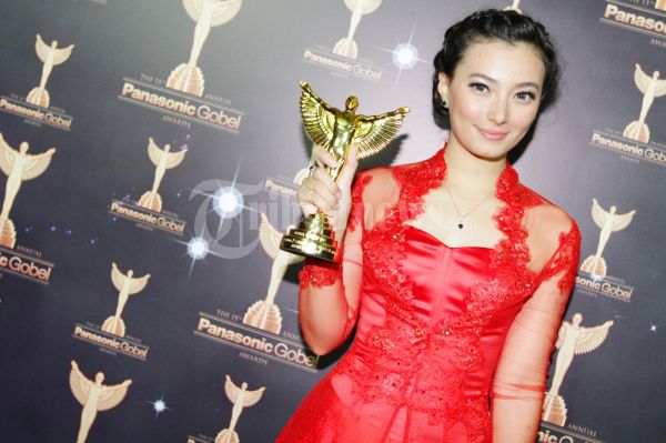 Asmirandah Zantman Raih Panasonic Gobel Awards 2012