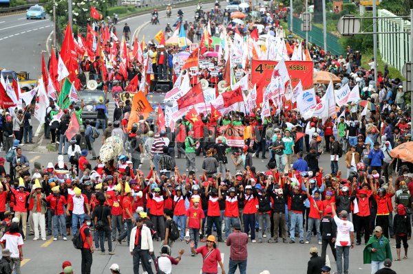 Brigade Metal Tolak Kenaikan Harga BBM