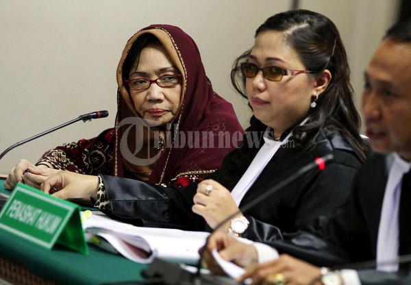 Nunun Nurbaeti Cermati Para Saksi