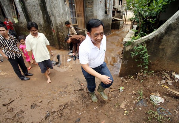 Hendardji Soepandji Kunjungi Korban Banjir
