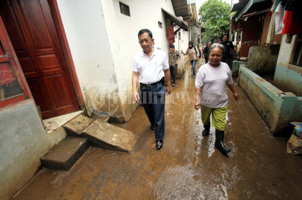 Hendardji Soepandji Telusuri Rumah Warga
