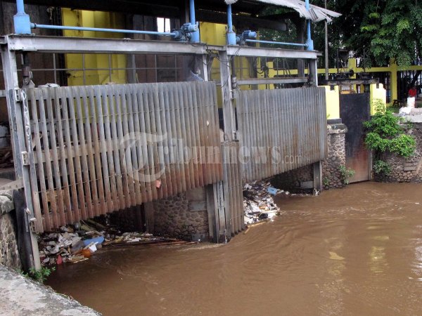 Tutupi Pintu Air