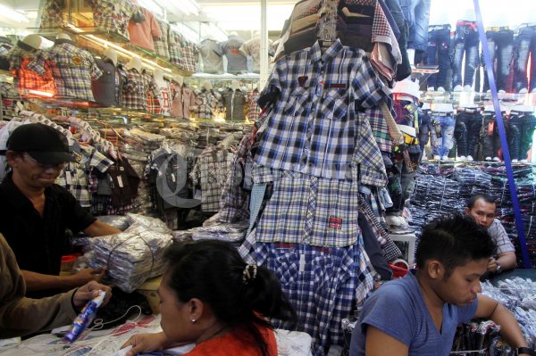 Kemeja Kotak Kotak Jokowi di Pasar Tanah Abang