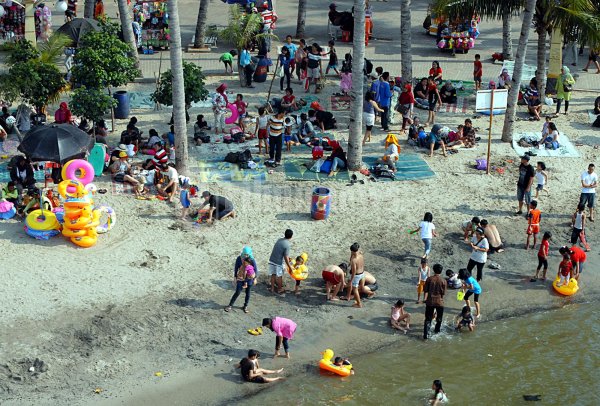 Liburan Paskah di Pantai Ancol