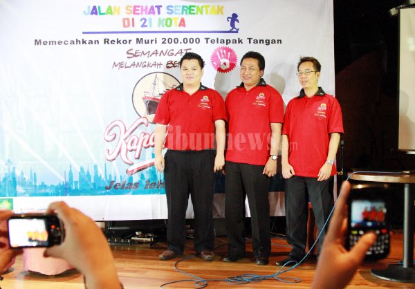 Jalan Sehat bersama Tribun Rekor Muri