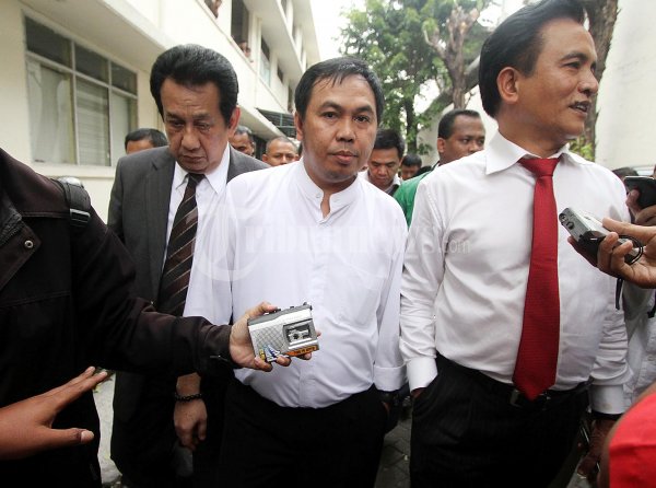 Yusril Dampingi Agusrin Najamudin