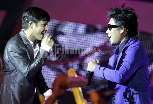 Duet Pasha Ungu dengan Rizal Armada di Mega Konser Rockin Dance