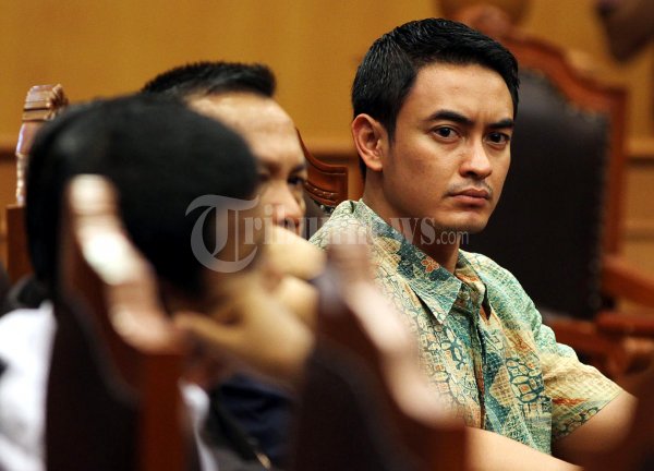 Zumi Zola Bupati Tanjung Jabung Timur