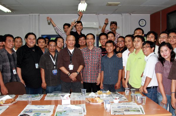 Jokowi Sambangi Kantor Tribun