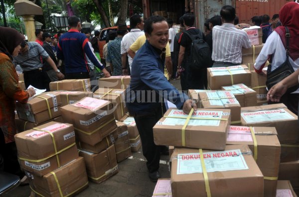 Kepala Sekolah Distribus Soal Ujian