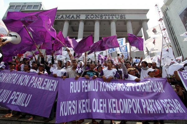 22 Partai Demonstrasi di Mahkamah Kontitusi