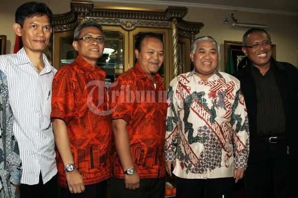 Hidayat Didiek Foto Bersama Dien Syamsudin