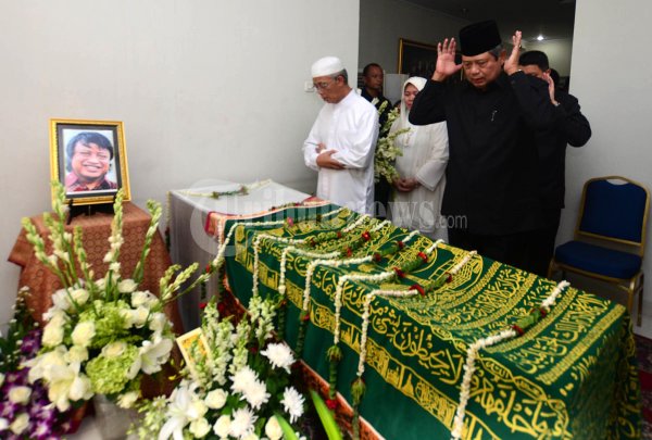 Presiden SBY Sholati Jenazah Wamen ESDM