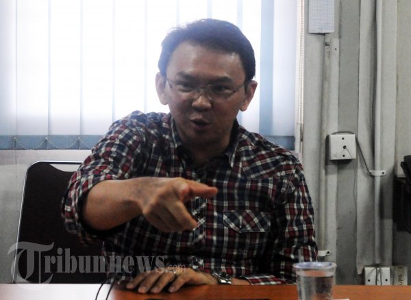 Gaya Ahok di Markas Tribun Jakarta
