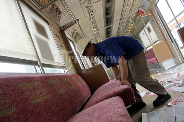 Periksa Bangku Kereta Bekas