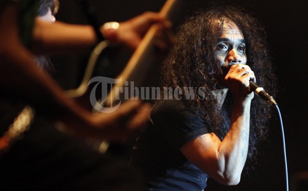 Kaka Slank dalam Konser Xtraligi 2012