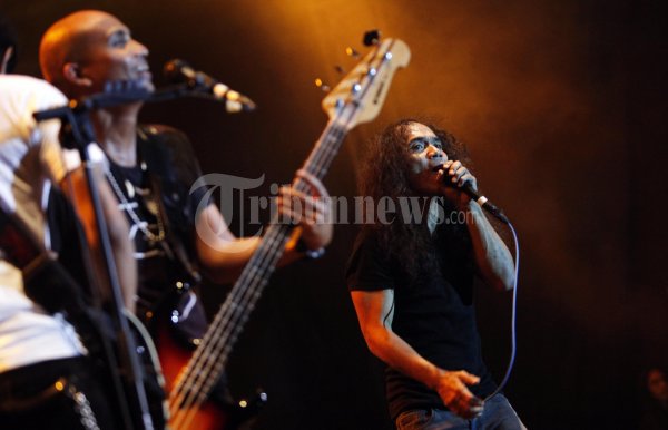 Konser Xtraligi 2012 SLANK di Publik Bandung