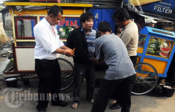 Bandar Narkoba Pasrah Saat Ditangkap Polisi Berpakaian Preman