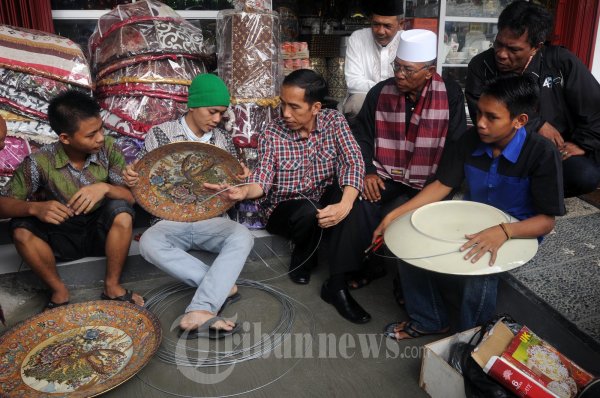 Perajin Keramik Paul Dikunjungi Jokowi