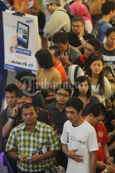 Antrian Para Beli Samsung Galaxy Tab 2