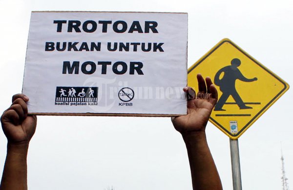 Trotoar Untuk Pejalan Kaki