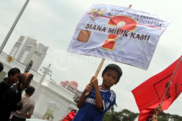 Warga Tanah Merah Tuntut Kejelasan KTP