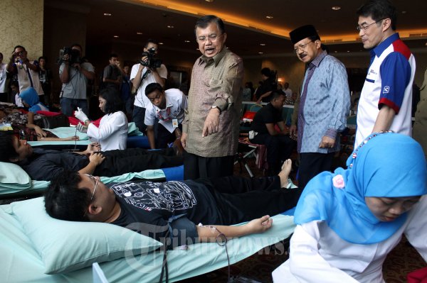 Yusuf Kalla Didampingi Gubernur DKI Jakarta Foke Melihat Pendono