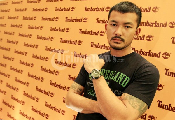 Rio Dewanto dan Jam Timberland