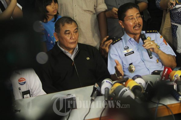 Evakuasi Tragedi Pesewat Sukhoi Super Jet Ditunda