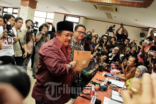 Tim Sukses Pasangan Fauzi Nachrowi di KPUD