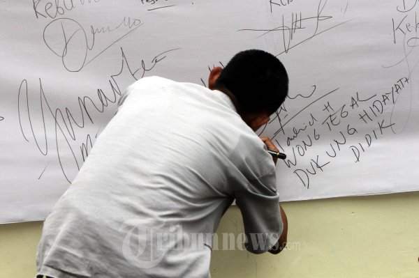 Pendukung Pasangan Hidayat Didik Bubuhkan TandaTangan