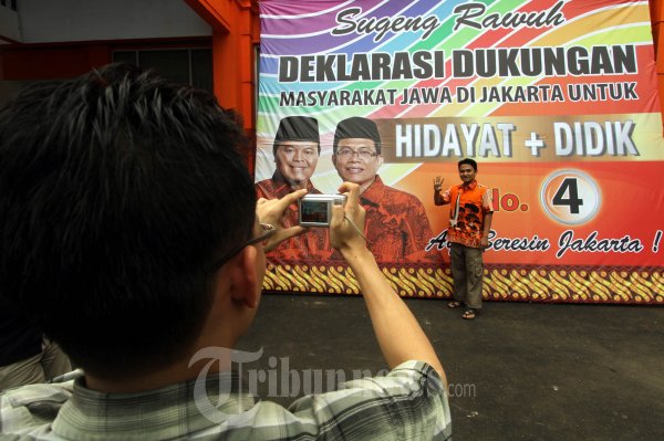 Simpatisan Berikan Dukungan Pasangan Hidayat Didik