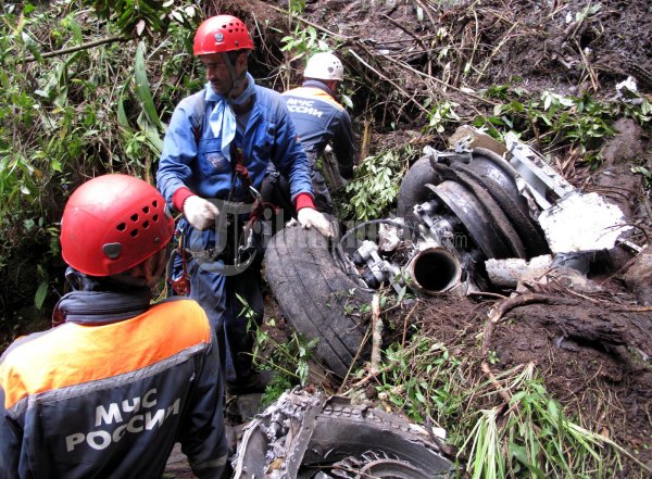 Foto Tim SAR Pesawat Sukhoi di Evakuasi