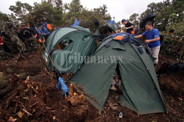 Tenda TIM SAR Sukhoi di Gn Salak 1