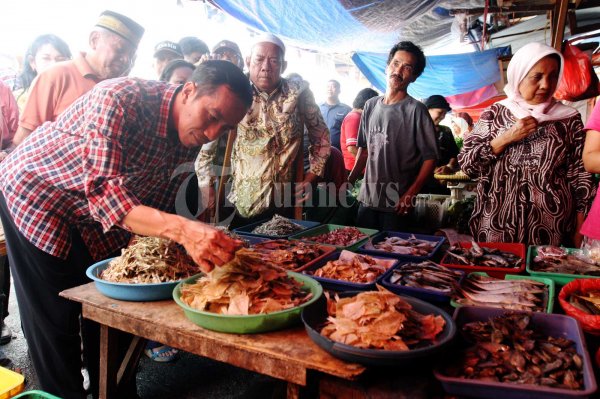 Jokowi Beli Tempe dan Ikan Asin
