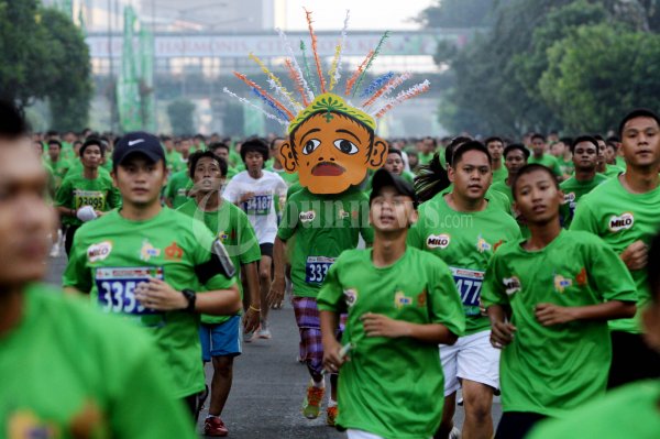 Pakai Kostum Unik Jakarta Internasional 10 K