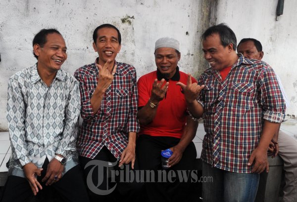 Jokowi Belum Biasa Tunjukan 3 Jari Metal