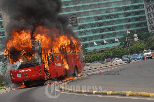 Bus Trans Jakarta Terbakar
