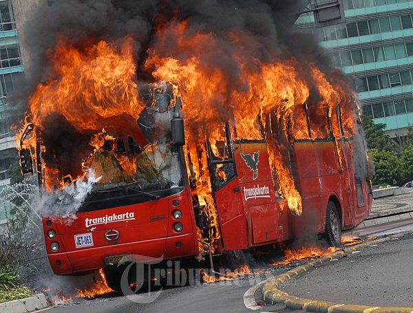 Bus Trans Jakarta Terbakar