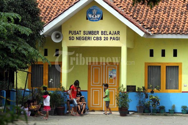 Atap Sekolah Roboh