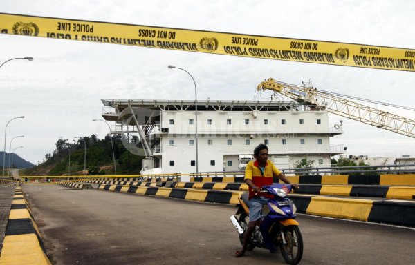 Jembatan Barelang VI Di Tabrak Kapal
