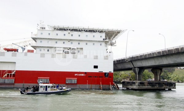 Jembatan Barelang VI Di Tabrak Kapal